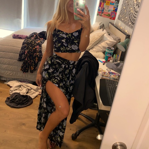 AE 2 piece outfit! - Picture 1 of 3